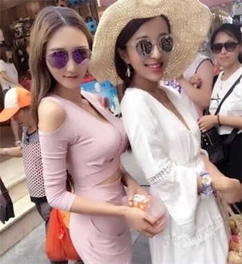 女卫生兵洗澡