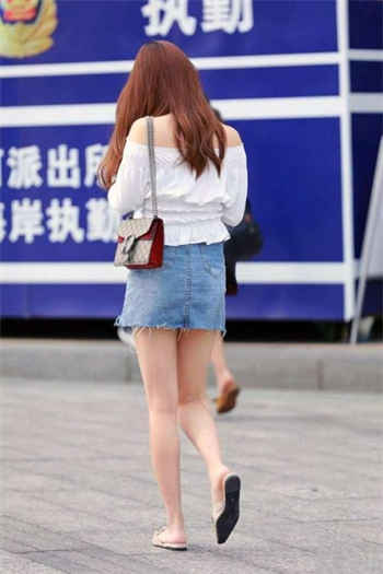 正在播放mollyredwolf