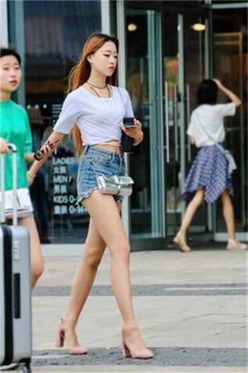 拉拉队员衣服掉