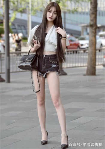 女富二代脚下的贱狗