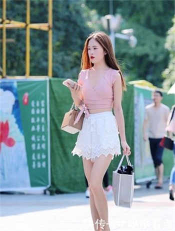 一个美丽的家庭主妇