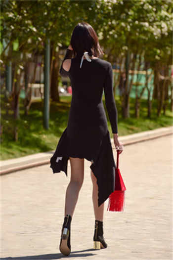 女主叫苏糖男主叫肖策